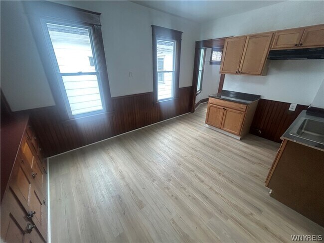 Building Photo - 411 Cambridge Ave