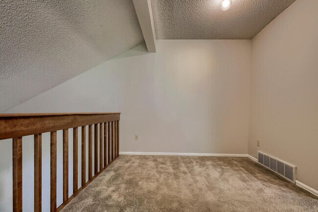 Building Photo - Comfortable 2BR + Loft Home — Close to For...