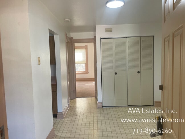 Building Photo - 407 W 11th St