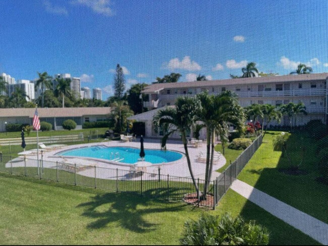 Building Photo - 700 Layne Blvd