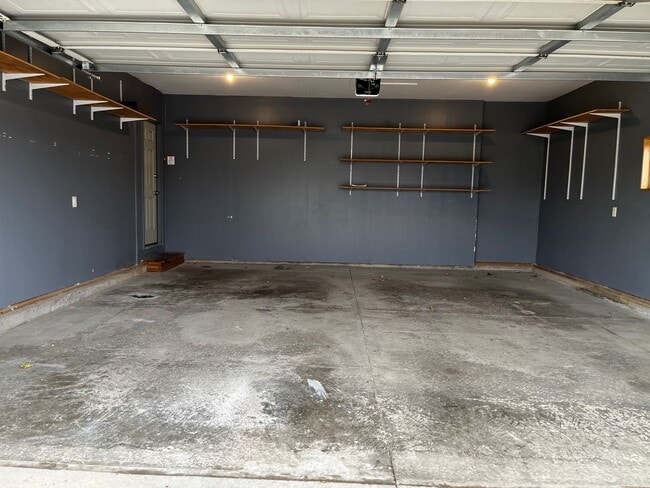 Building Photo - 5 Bed/2 Bath Rental Home on West Side!