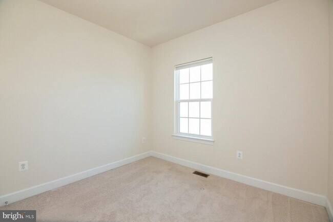 Building Photo - 8772 Elsing Green Dr