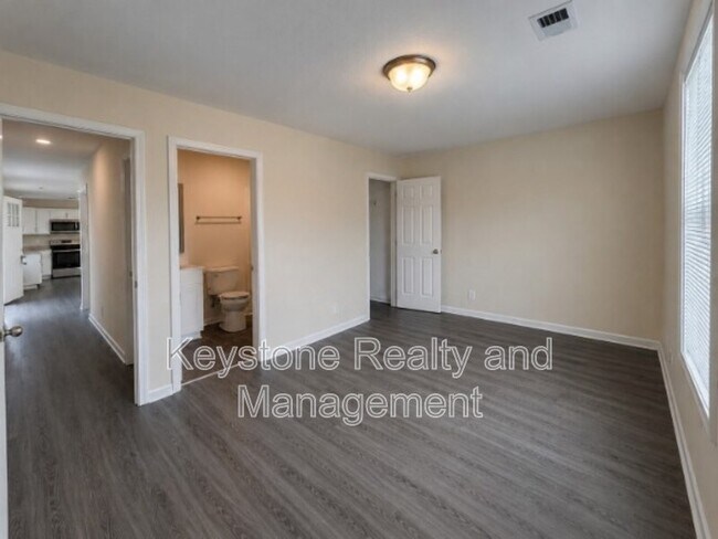 Building Photo - 157 Mace Ln