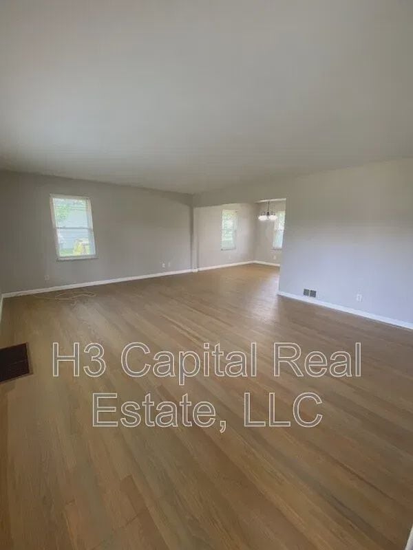 Building Photo - 2111 Clark Ave