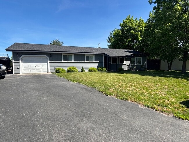 Primary Photo - Charming 3-Bed Home in Hayden Lake — Spaci...