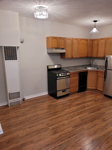Building Photo - 169 Endicott St