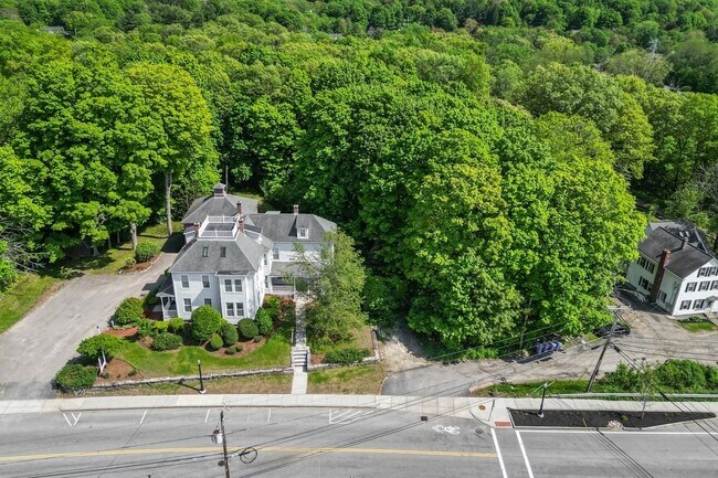 Building Photo - 131 Elm St