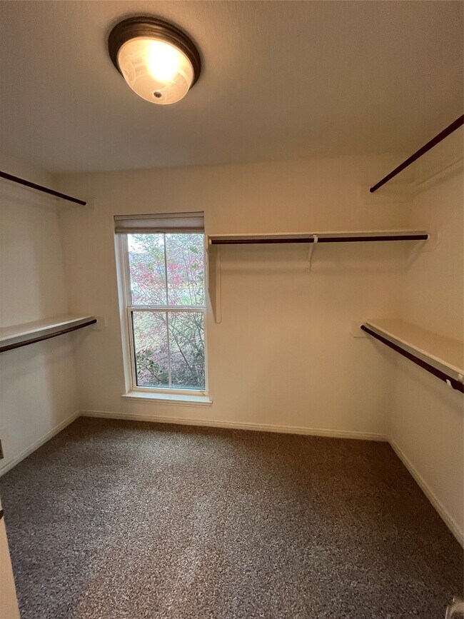 Building Photo - 9311 E Lakeside Dr