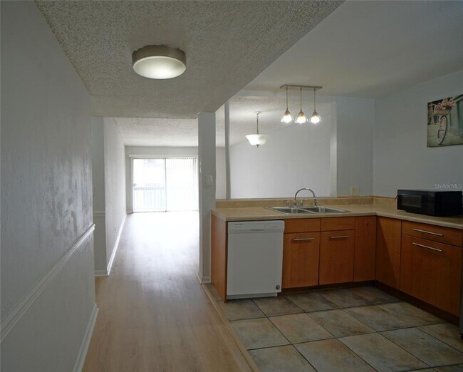 Building Photo - 6338 Newtown Cir