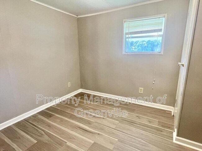 Building Photo - 155 Oakvale Rd