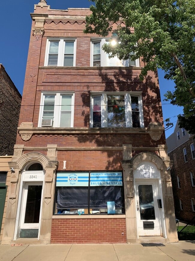 Primary Photo - 3341 S Lituanica Ave