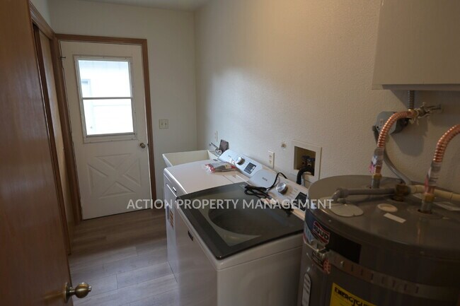 Building Photo - 2 bed 2 bath 1 car garage in Sequim