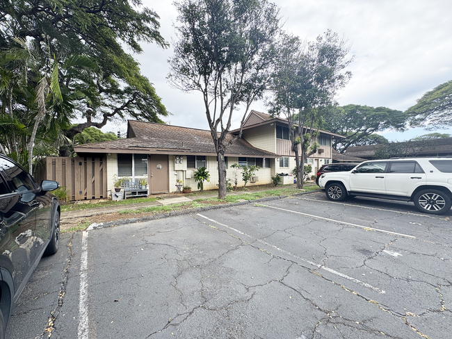 Building Photo - Furnished Waialae Townhouse near Kahala Ma...