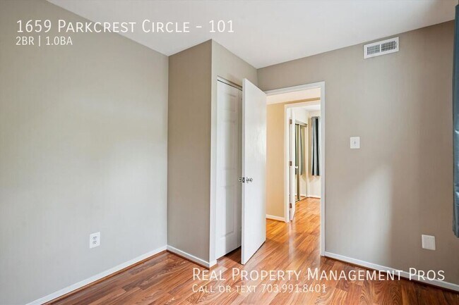 Building Photo - 1659 Parkcrest Cir
