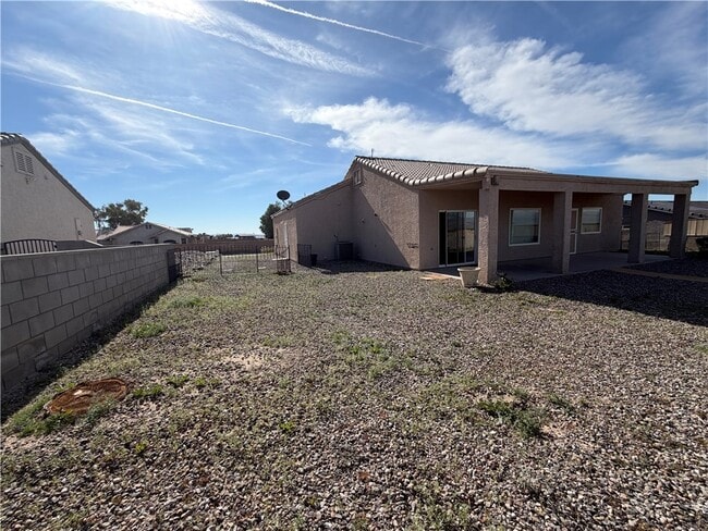 Building Photo - 1903 E La Entrada Pl