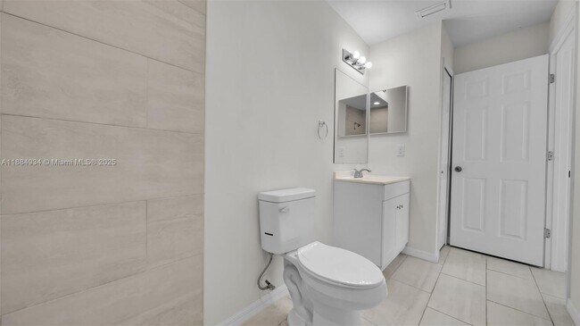 Building Photo - 1413 Academy Blvd