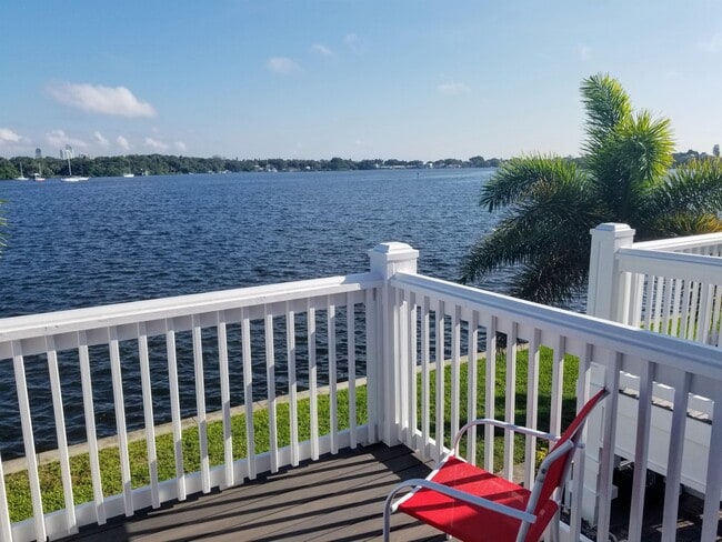 Building Photo - 169 Pompano Dr SE