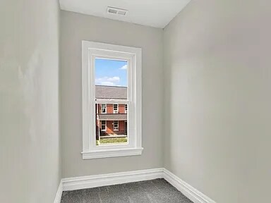 Building Photo - 558 Baer Ave