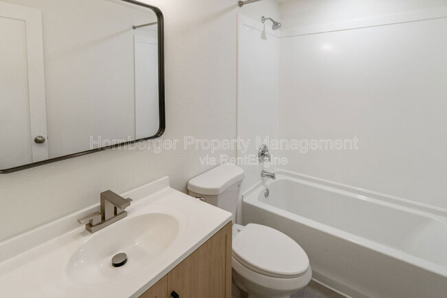 Building Photo - 8615 N Kelly Ct