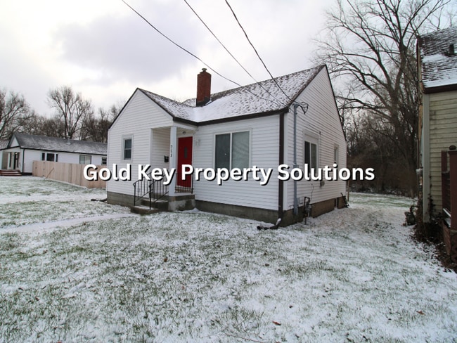 Building Photo - COMING SOON!! 2 BR 1 BA House with New Flooring and Paint (SECTION 8 APPROVED)