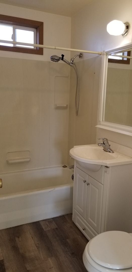 Building Photo - 1/2 OFF NOVEMBER RENT