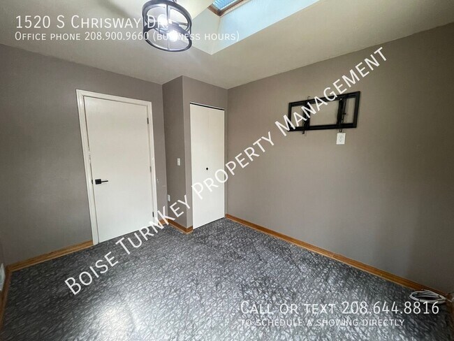 Building Photo - 1520 Chrisway Dr