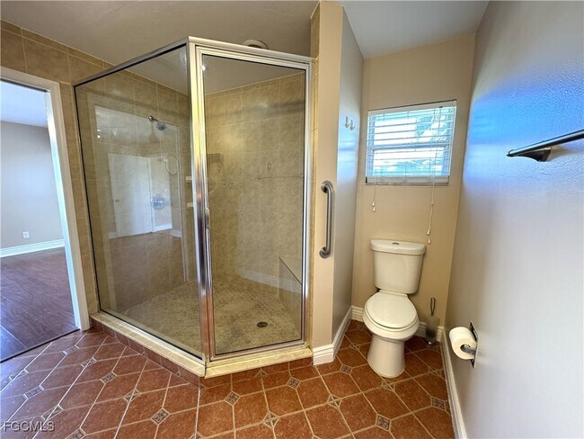 Building Photo - 2520 SW 11th Pl