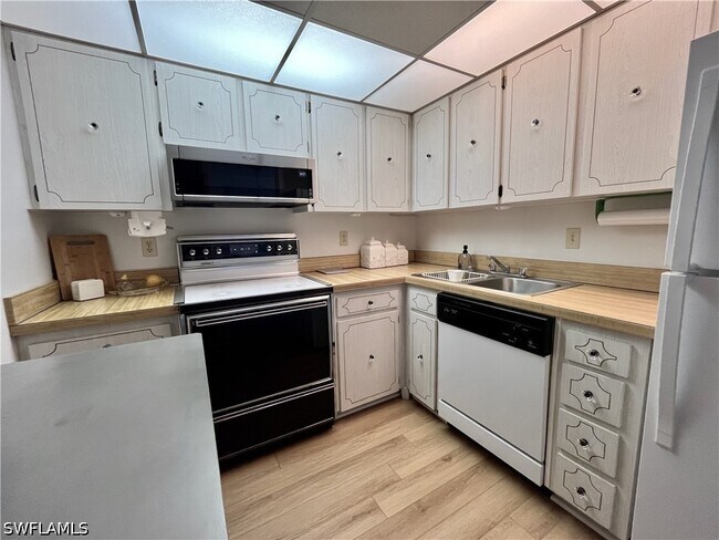 Building Photo - 3460 N Key Dr