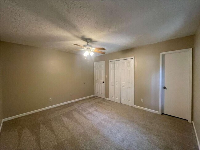 Building Photo - 55 Hunt Ridge Dr