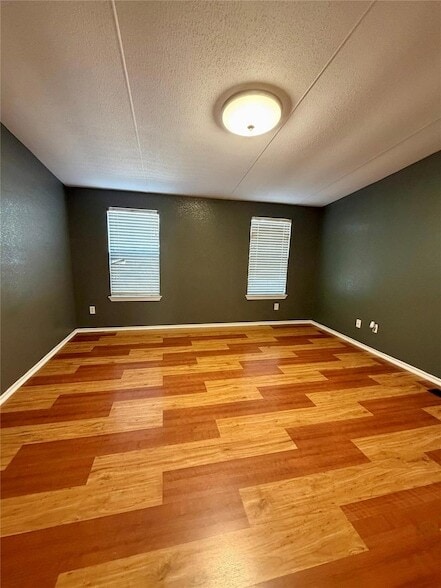 Building Photo - 107 Shady Oaks Dr