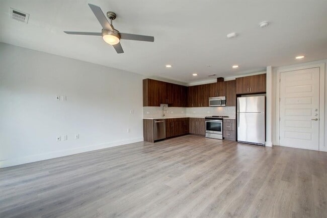 Building Photo - 2213 Poquito St