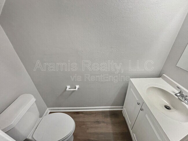 Building Photo - 3015 Spruce Cir