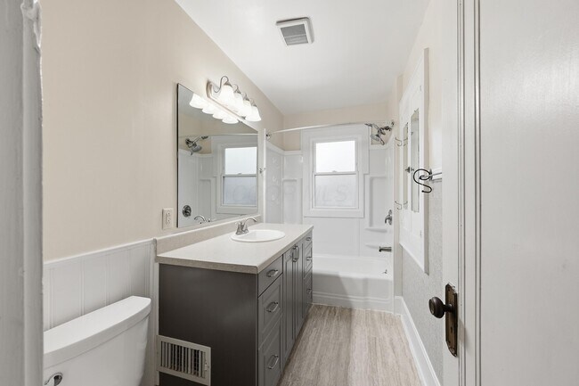 Building Photo - 2710 Dayton Ave