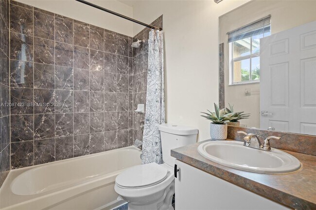 Building Photo - 645 E Mowry Ct