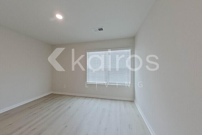 Building Photo - 304 Common Reed Dr