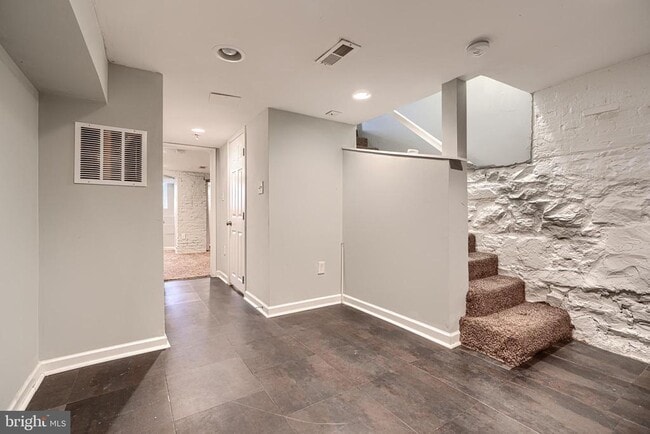 Building Photo - 3528 Hickory Ave