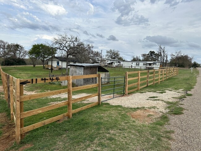 Building Photo - 11410 Red Hill Rd