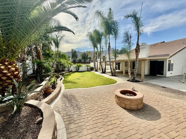 Building Photo - Nice Single Story Home