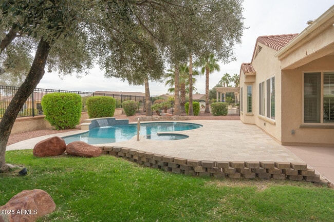 Building Photo - 13417 W La Vina Dr