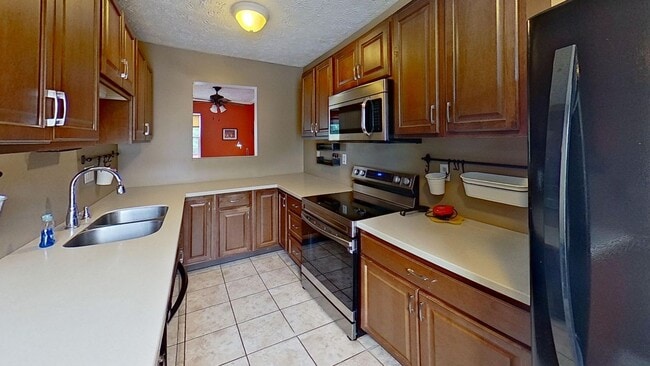 Building Photo - 21837 Ronald Dr