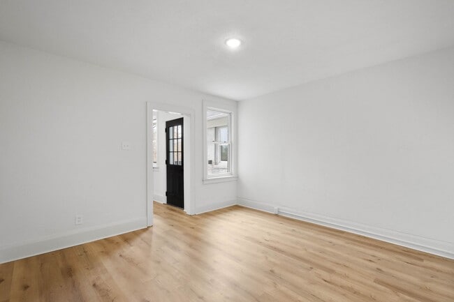 Building Photo - MOVE IN TODAY! GORGEOUS 2-bedroom in DORMO...