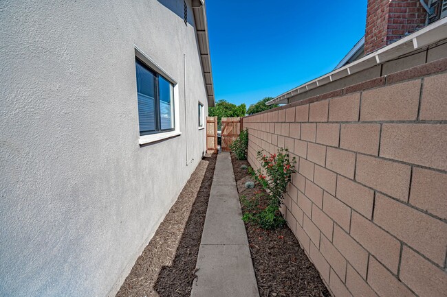 Building Photo - COMING SOON! Canoga Park 4-Bedroom Home fo...
