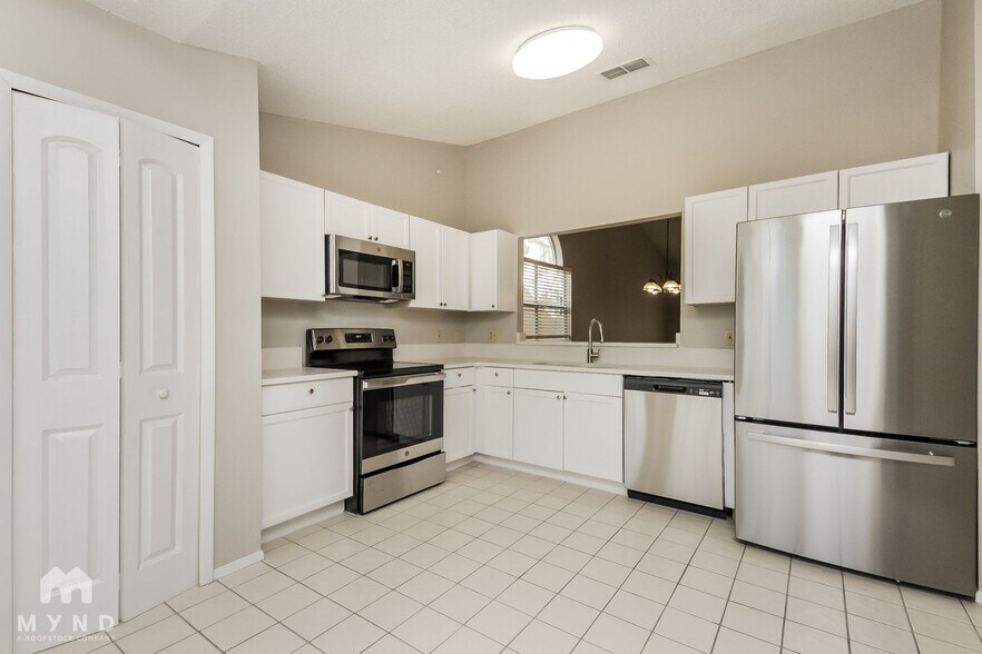 Building Photo - 2800 Falling Tree Cir