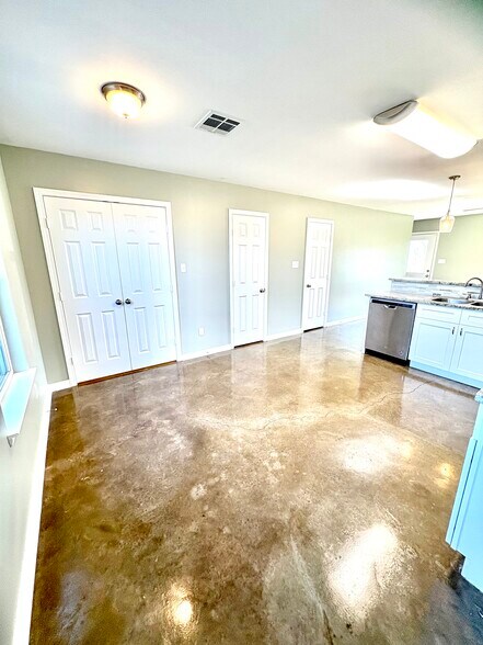 Building Photo - 1603 Dehart