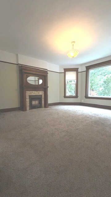 Building Photo - 4511 N Greenview Ave