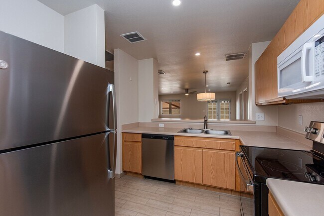 Building Photo - Tucson Market Place Area -  3 Bedroom!