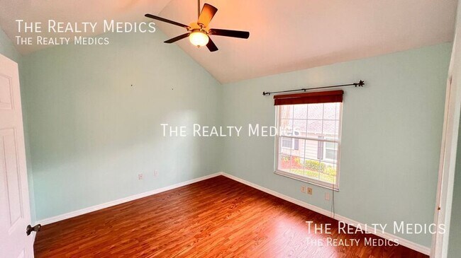 Building Photo - 1220 Villa Ln