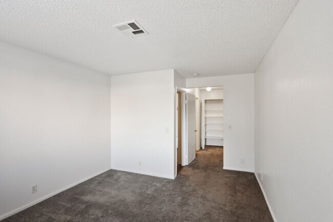 Building Photo - 3151 N Soaring Gulls Dr
