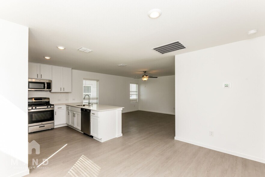 Building Photo - 2708 Ctr Crk Ln