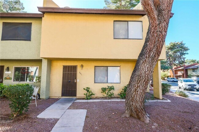 Building Photo - 200 Bel Port Dr